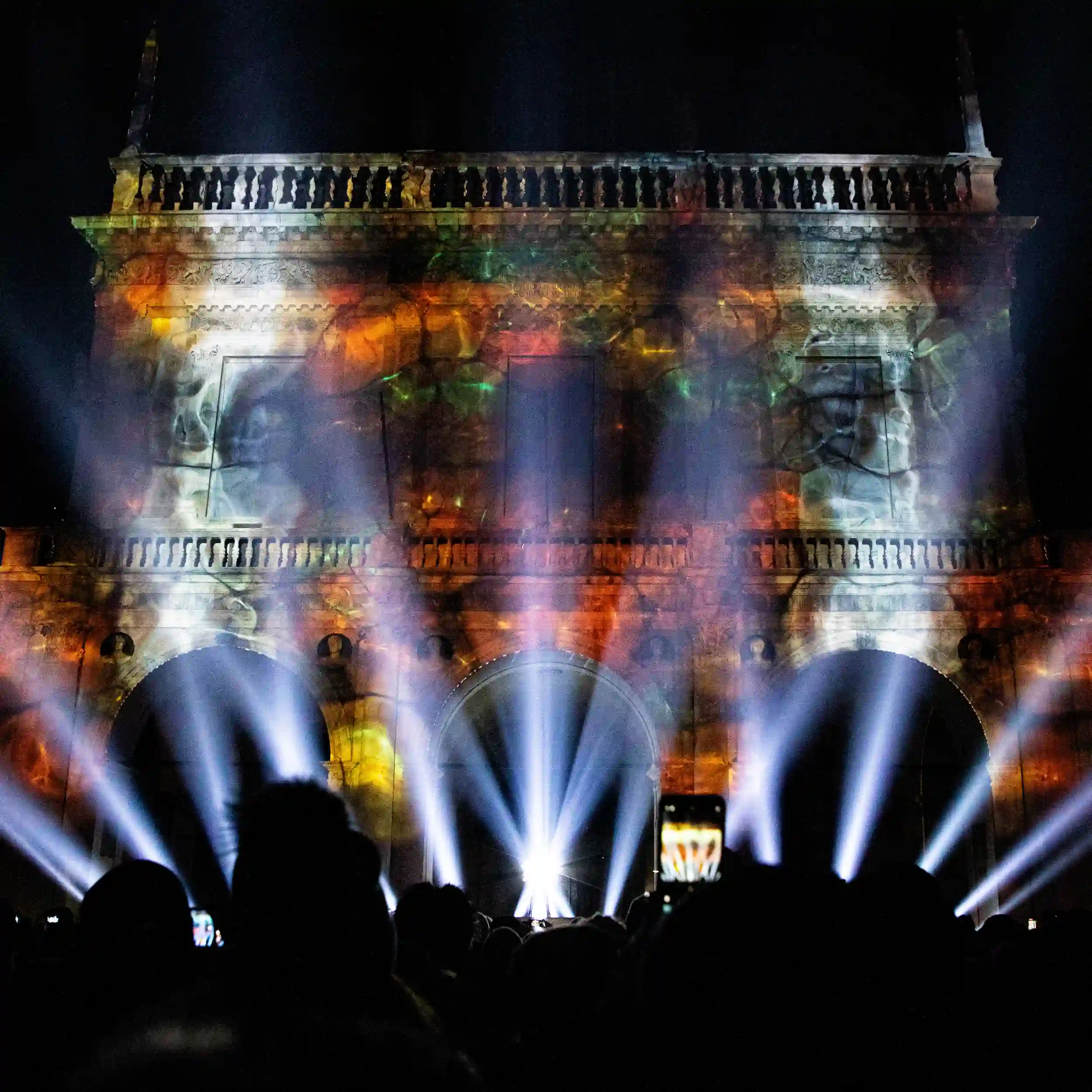 A crowd of people standing in front of a large building.